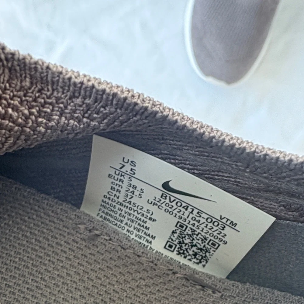 Nike Slip-On Athletic Shoes Gray - Picture 2 of 8